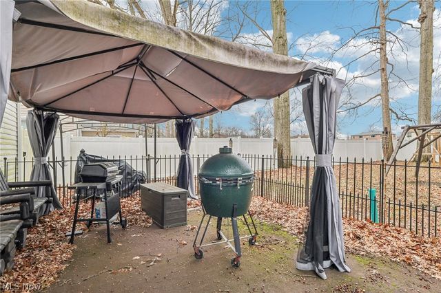 1682 Arthur Drive NW, Warren, OH 44485