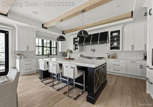 5200 Windingwood Drive, Bloomfield Hills, MI 48302