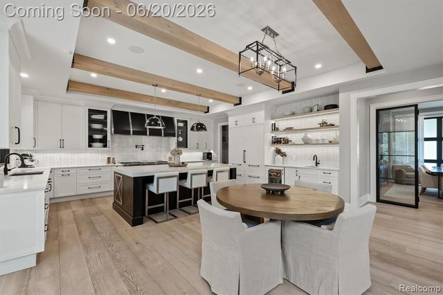 5200 Windingwood Drive, Bloomfield Hills, MI 48302