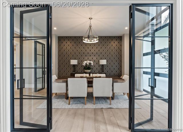 5200 Windingwood Drive, Bloomfield Hills, MI 48302