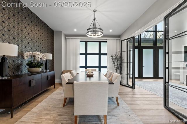 5200 Windingwood Drive, Bloomfield Hills, MI 48302