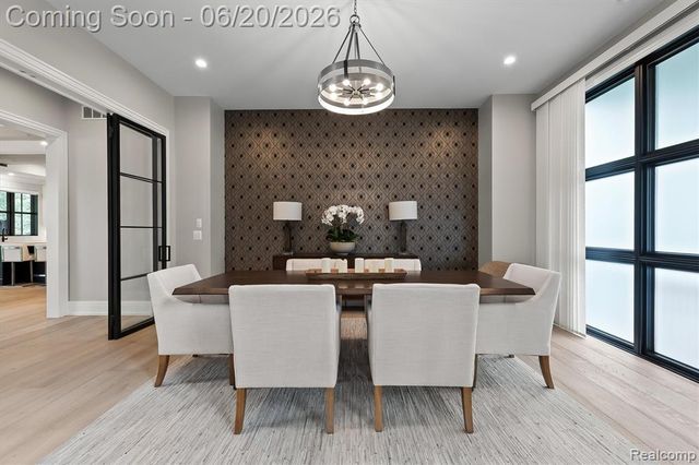 5200 Windingwood Drive, Bloomfield Hills, MI 48302