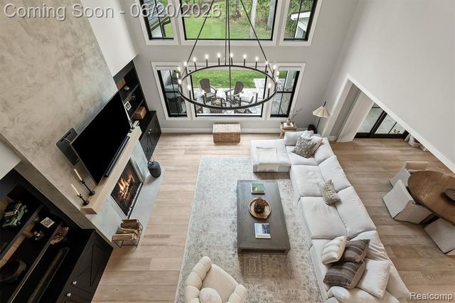 5200 Windingwood Drive, Bloomfield Hills, MI 48302