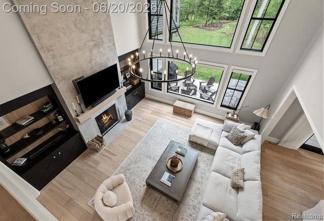 5200 Windingwood Drive, Bloomfield Hills, MI 48302