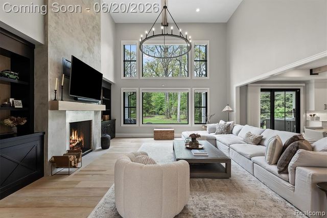 5200 Windingwood Drive, Bloomfield Hills, MI 48302