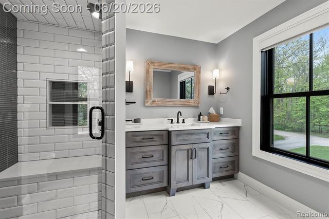 5200 Windingwood Drive, Bloomfield Hills, MI 48302