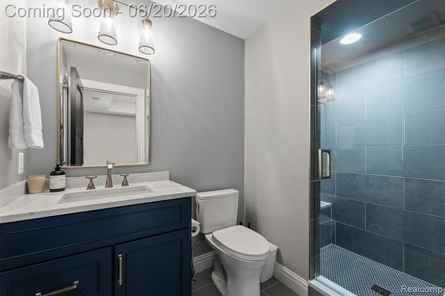 5200 Windingwood Drive, Bloomfield Hills, MI 48302
