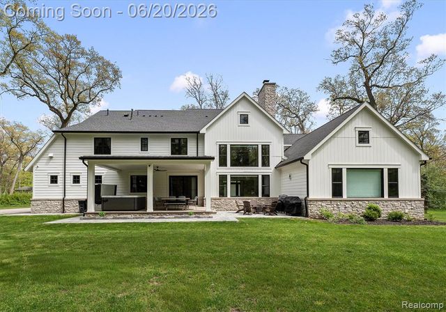 5200 Windingwood Drive, Bloomfield Hills, MI 48302