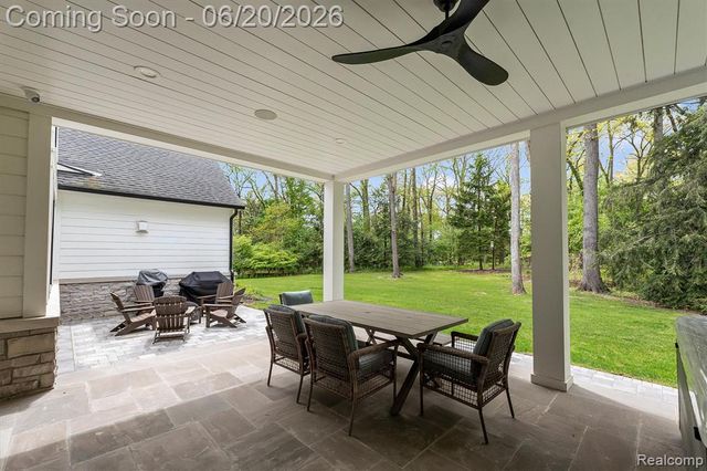 5200 Windingwood Drive, Bloomfield Hills, MI 48302