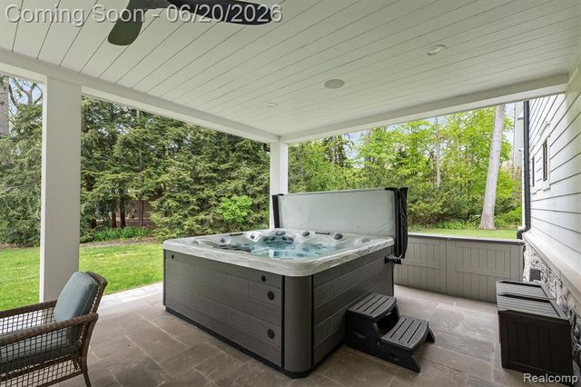 5200 Windingwood Drive, Bloomfield Hills, MI 48302