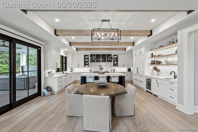 5200 Windingwood Drive, Bloomfield Hills, MI 48302