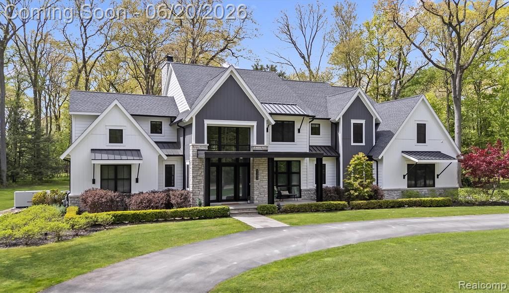 5200 Windingwood Drive, Bloomfield Hills, MI 48302