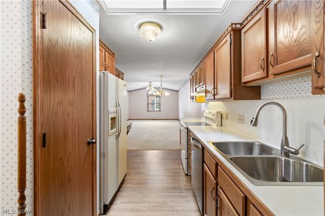 1529 Rhine River Road NW, Uniontown, OH 44685