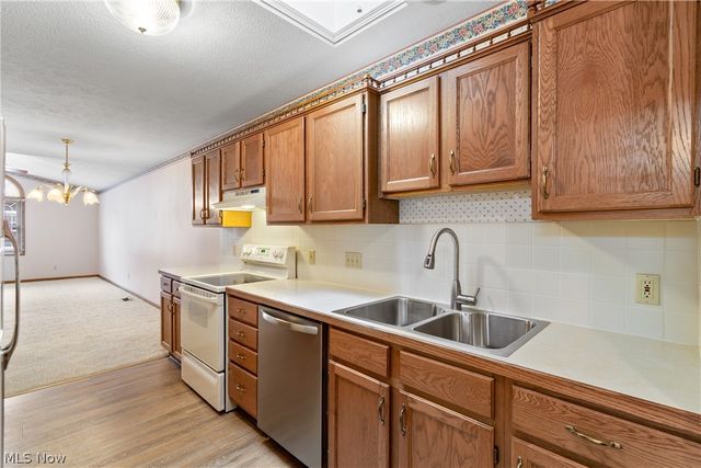 1529 Rhine River Road NW, Uniontown, OH 44685