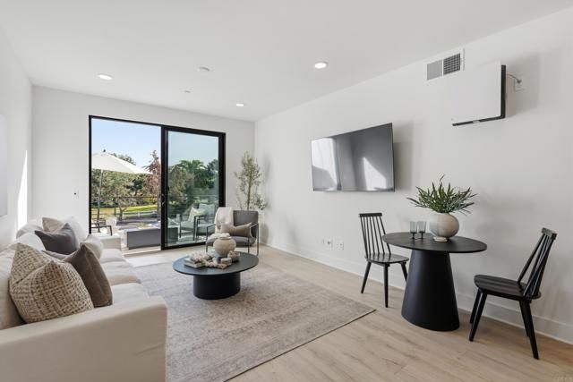 1107 Catania Court 203, Encinitas, CA 92024