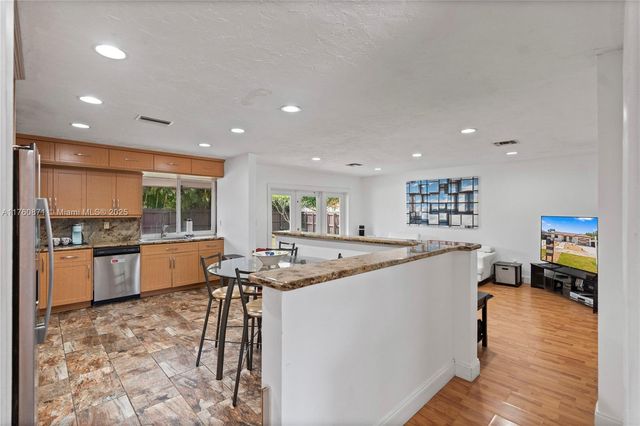 2010 NE 208th St, Miami, FL 33179