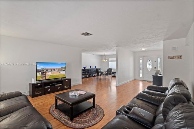 2010 NE 208th St, Miami, FL 33179