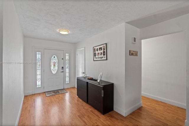 2010 NE 208th St, Miami, FL 33179