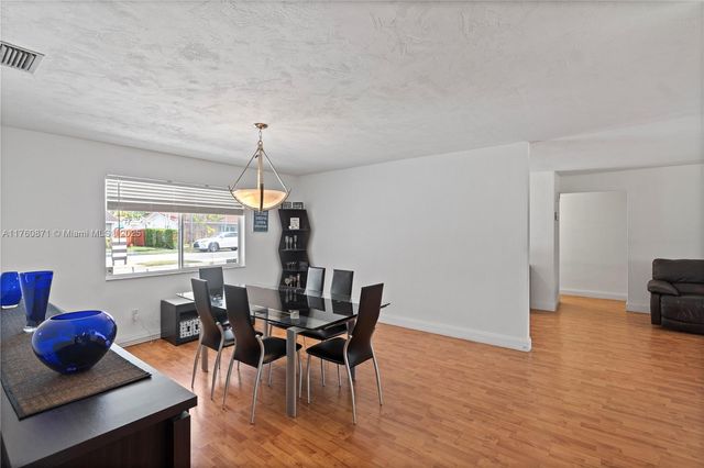 2010 NE 208th St, Miami, FL 33179