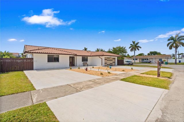 2010 NE 208th St, Miami, FL 33179