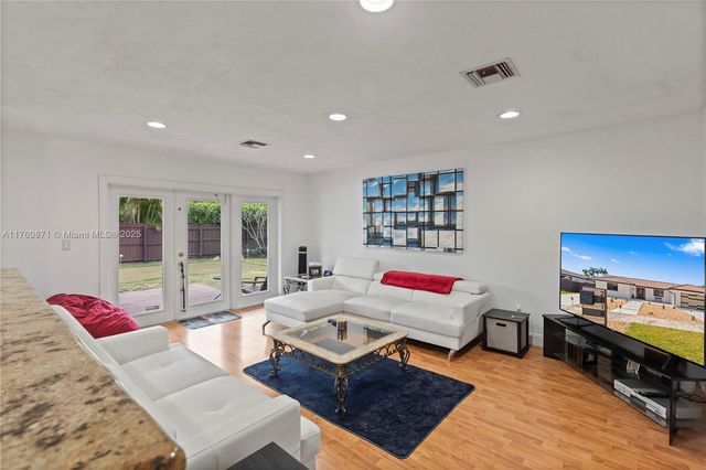 2010 NE 208th St, Miami, FL 33179