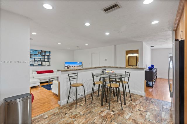 2010 NE 208th St, Miami, FL 33179