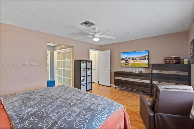 2010 NE 208th St, Miami, FL 33179