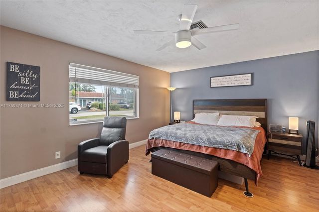 2010 NE 208th St, Miami, FL 33179