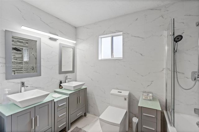 2010 NE 208th St, Miami, FL 33179