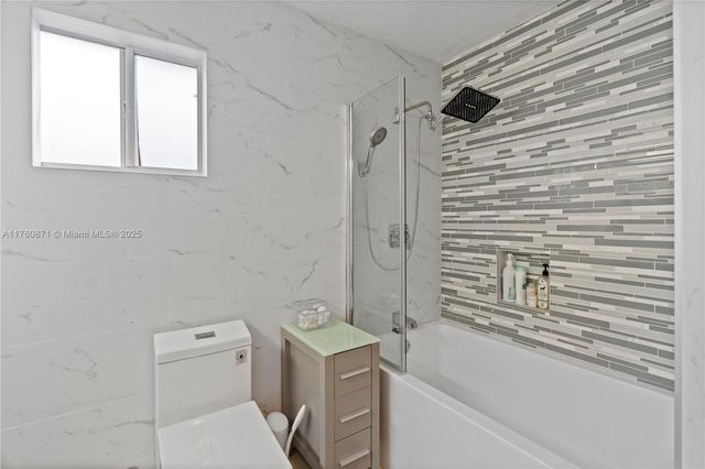 2010 NE 208th St, Miami, FL 33179