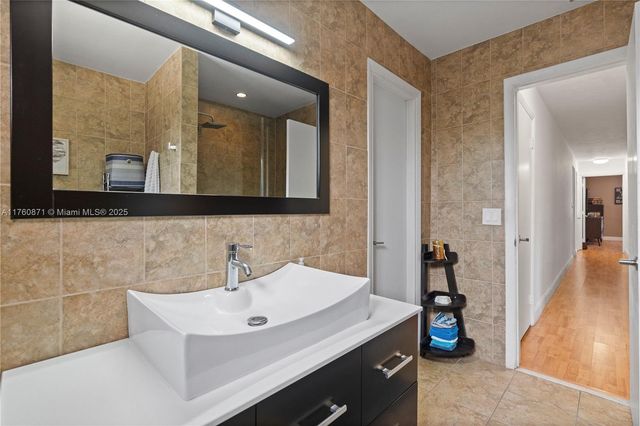 2010 NE 208th St, Miami, FL 33179