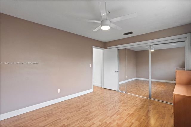 2010 NE 208th St, Miami, FL 33179