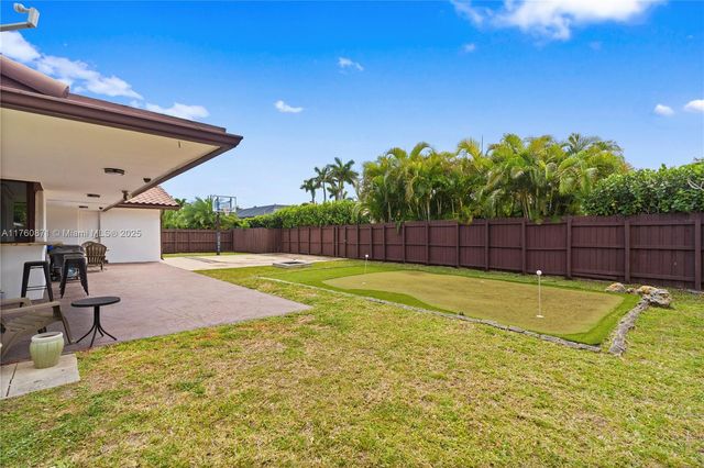 2010 NE 208th St, Miami, FL 33179