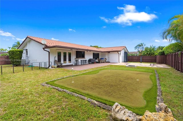 2010 NE 208th St, Miami, FL 33179