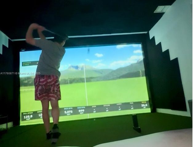 2010 NE 208th St, Miami, FL 33179