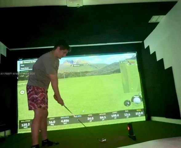 2010 NE 208th St, Miami, FL 33179