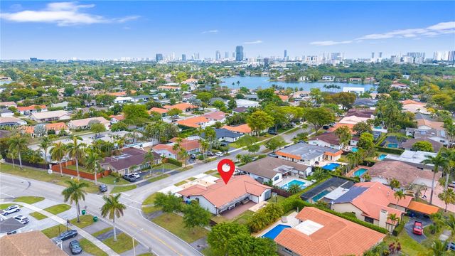 2010 NE 208th St, Miami, FL 33179