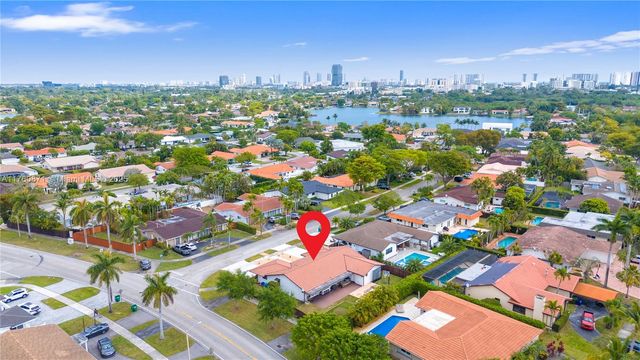 2010 NE 208th St, Miami, FL 33179