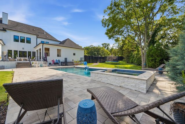 848 W Hillwood Dr, Nashville, TN 37205