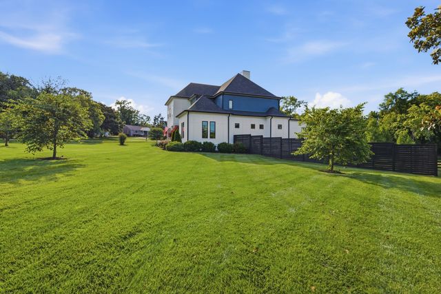 848 W Hillwood Dr, Nashville, TN 37205