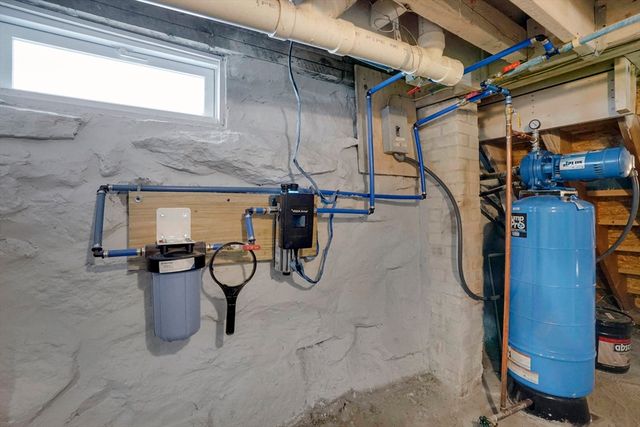 273 Dunhamtown Palmer Rd, Brimfield, MA 01010