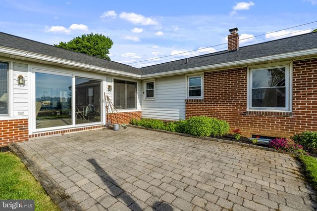 2136 HOBSON RD, Lancaster, PA 17602