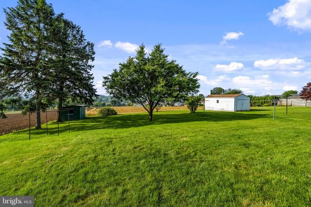 2136 HOBSON RD, Lancaster, PA 17602