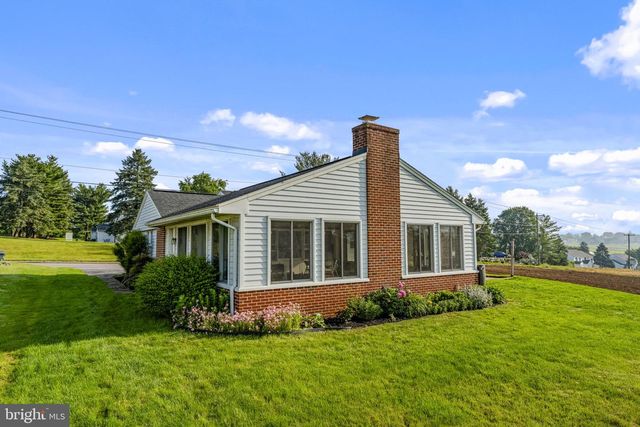 2136 HOBSON RD, Lancaster, PA 17602
