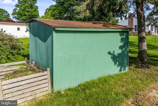 2136 HOBSON RD, Lancaster, PA 17602