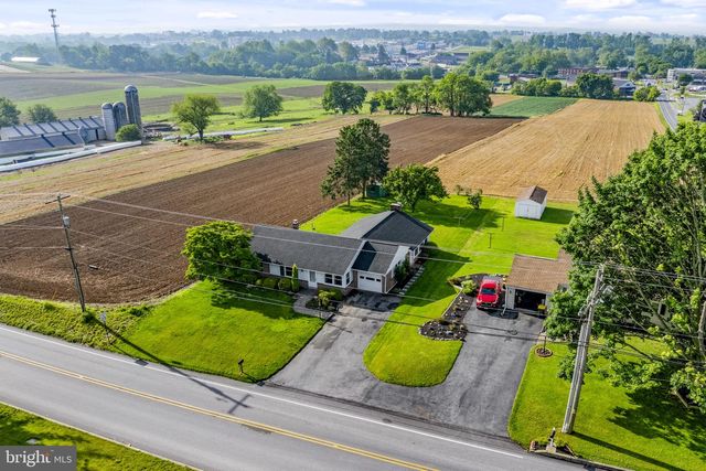 2136 HOBSON RD, Lancaster, PA 17602
