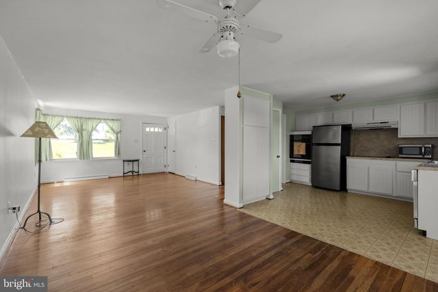 2136 HOBSON RD, Lancaster, PA 17602