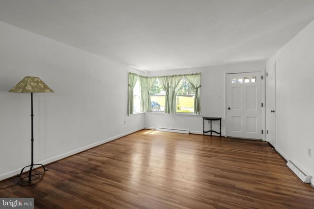 2136 HOBSON RD, Lancaster, PA 17602