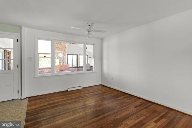 2136 HOBSON RD, Lancaster, PA 17602