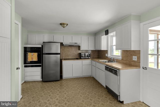 2136 HOBSON RD, Lancaster, PA 17602